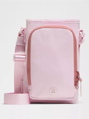 New lululemon Water Bottle Crossbody with Front Pocket
2L